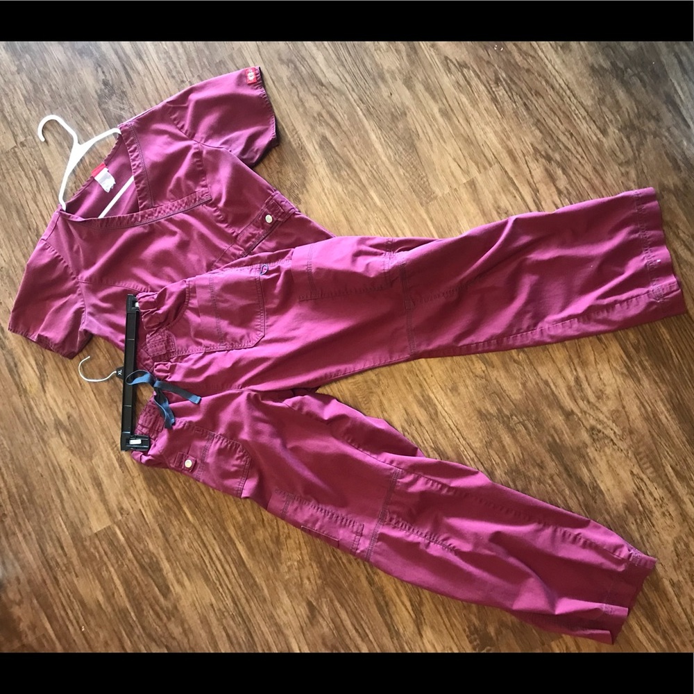 Dickies Maroon scrub set! Size medium